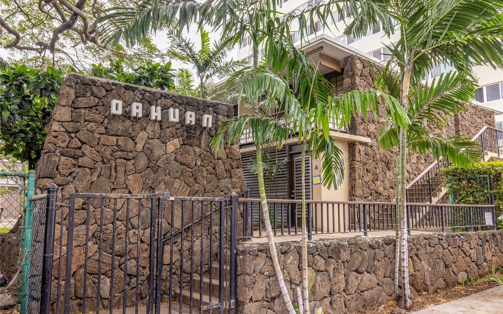 makikiです。 1710 Makiki St Apt 401, Honolulu, HI 96822 [Updated 4/27]